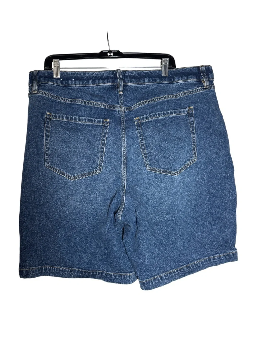 Lane Bryant plus sits leg